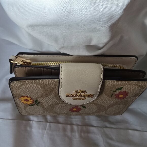 Coach Medium Corner Zip Wallet In Signature Canvas With Floral Print - Picture 3 of 5